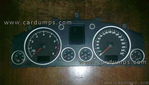 Photo of 2005 Volkswagen Touareg
